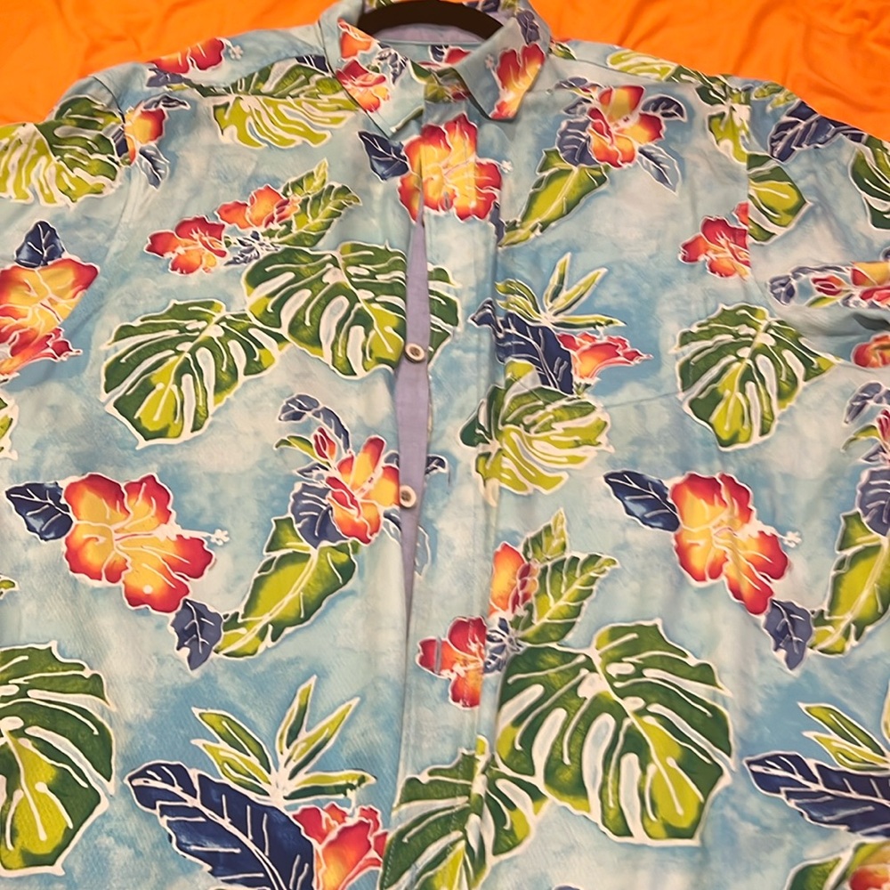Gorgeous brand new Tommy Bahamas silk large